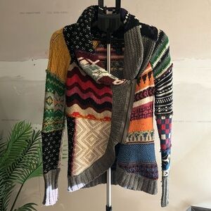 Slated Zip Desigual embroidered sweater sz Medium